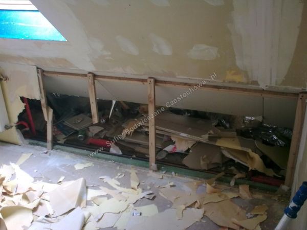 Źle wykonana zabudowa poddasza zdjęta przed poprawkami